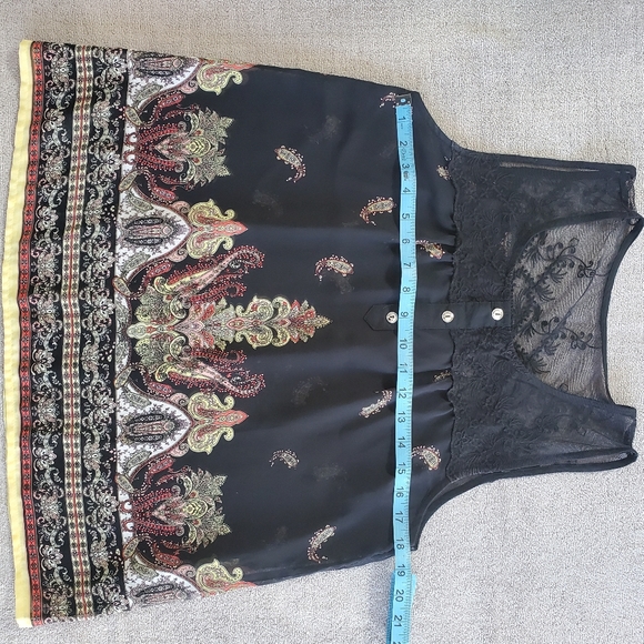 Set of 2 Sheer Tank Tops - Picture 14 of 16